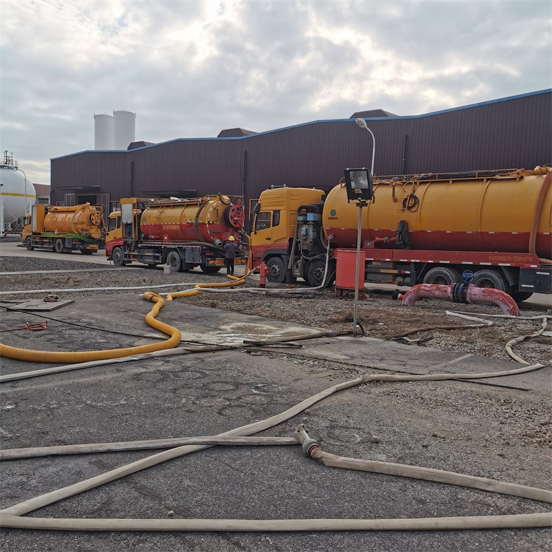 雅江污水池清理